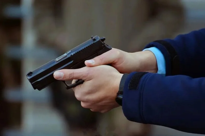 مديونة: كوميسير يفتح النار على مجرم خطير ويصيبه في الأطراف السفلى Police arme