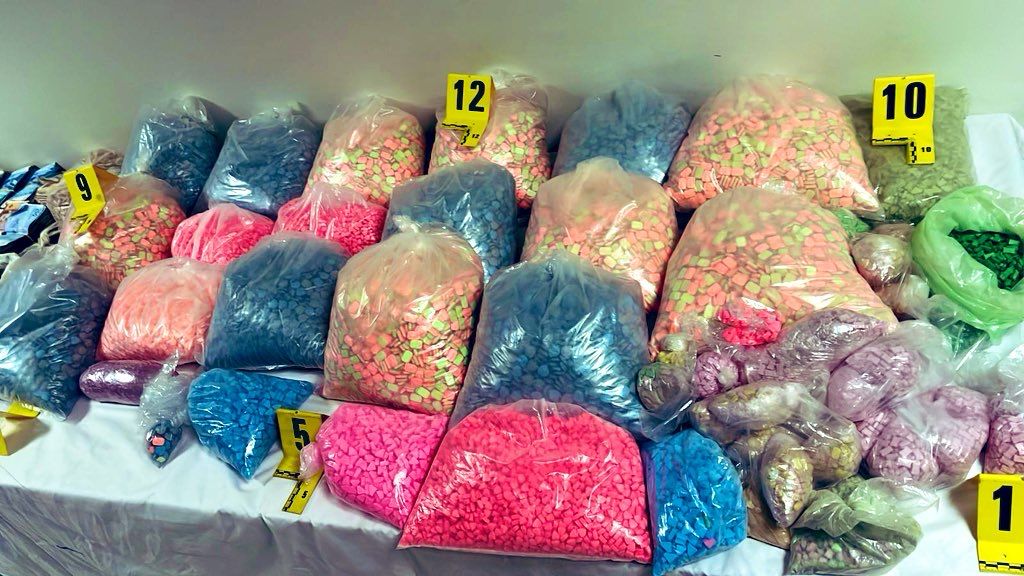 سلا.. حجز آلاف الأقراص المهلوسة وقنينة كريموجين وأسلحة بيضاء لدى مروج خطير قرقوبي مخدرات حبوب مهلوسة