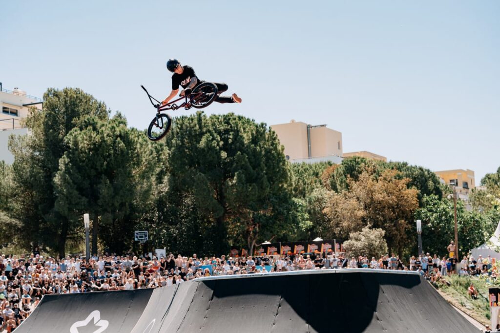 مونبلييه ..صراع الأجيال في الدور نصف النهائي من كأس العالم لسباق الدراجات الحرة BMX للرجال التابع للاتحاد الدولي للدراجات. Bmx