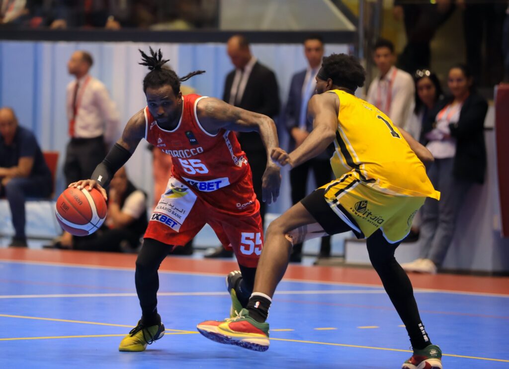 النصف نهائي الاول للبلاي اوف للقسم الممتاز لكرة السلة : . اتحاد طنجة يواجه جمعية سلا .المغرب الفاسي يلاقي الفتح . Basket