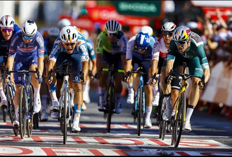 الدراج الأسترالي يفوز بالمرحلة السادسة بكل سهولة ويتصدر السباق الإسباني .(la vuelta 2024) F7087621 e0e3 4995 ae68 919e9159c5b2