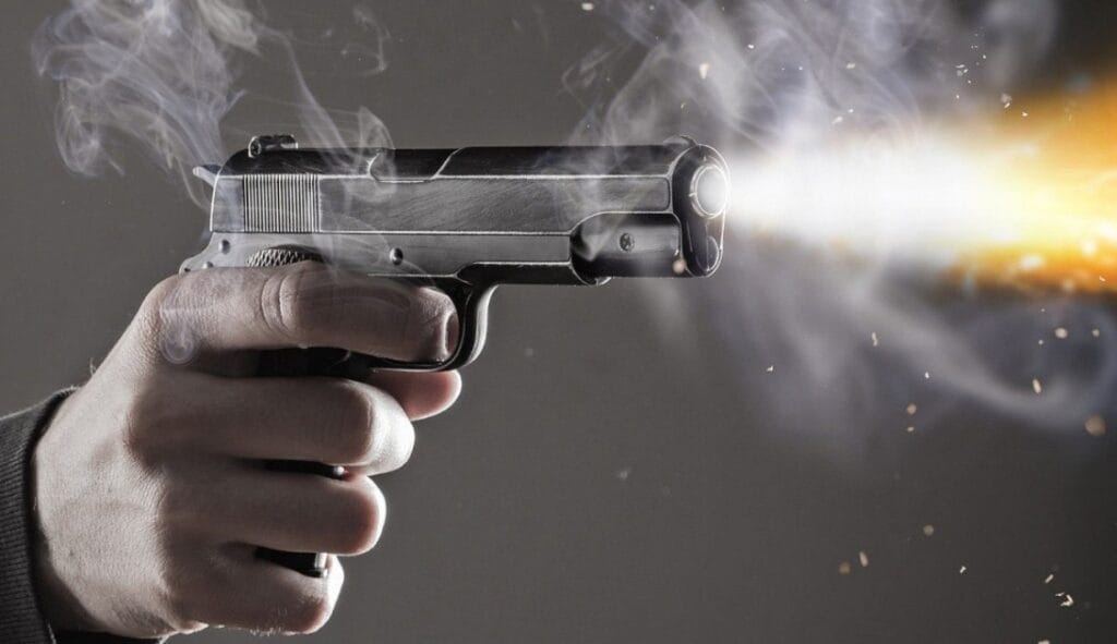 خريبكة .. موظف شرطة يستعمل السلاح الوظيفي لتوقيف شخص عرض سلامة المواطنين للخطر Whatsapp image 2022 10 08 at 7.16.57 pm