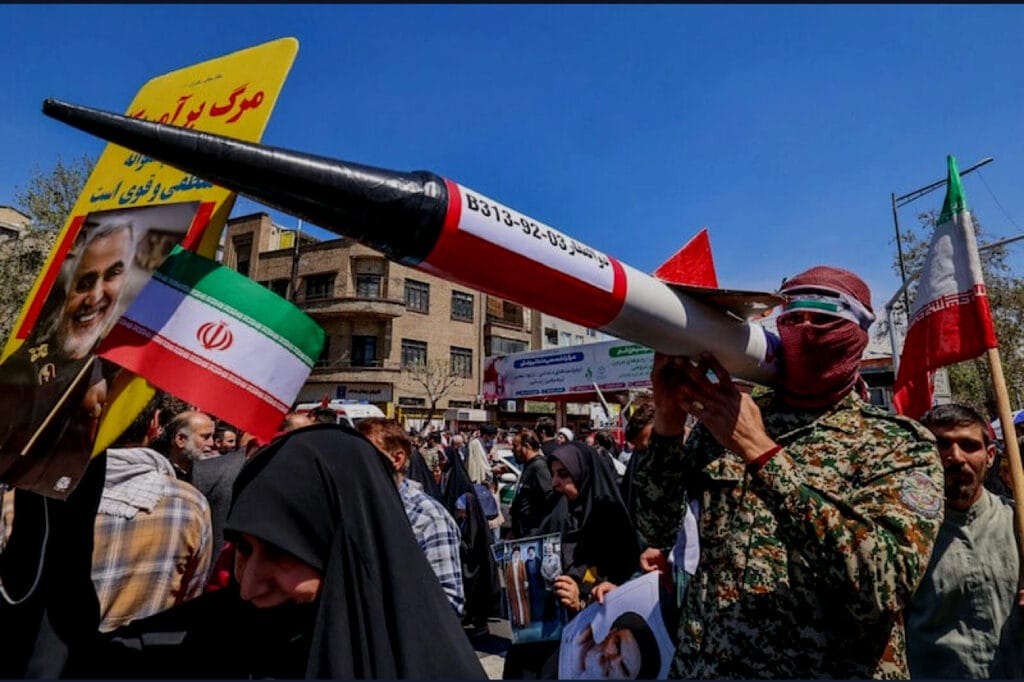 “إيران تؤكد استعدادها للحرب وتدعو إلى السلام في غزة ولبنان” Img 0608