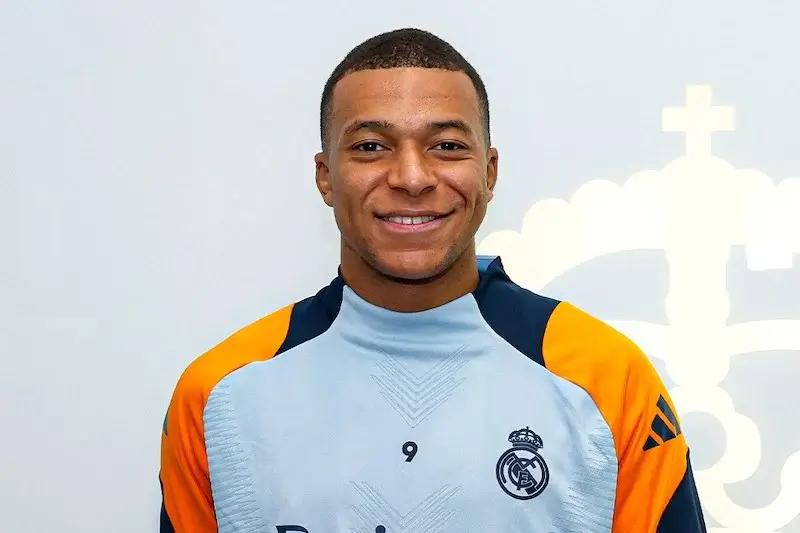 أنشيلوتي يدافع عن مبابي ويؤكد عدم تأثره بالشائعات Mbappe 1