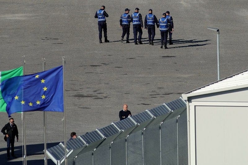 “رفض المغرب لاستضافة مراكز استقبال المهاجرين: رؤية استراتيجية وحقائق سياسية” Migrant afp