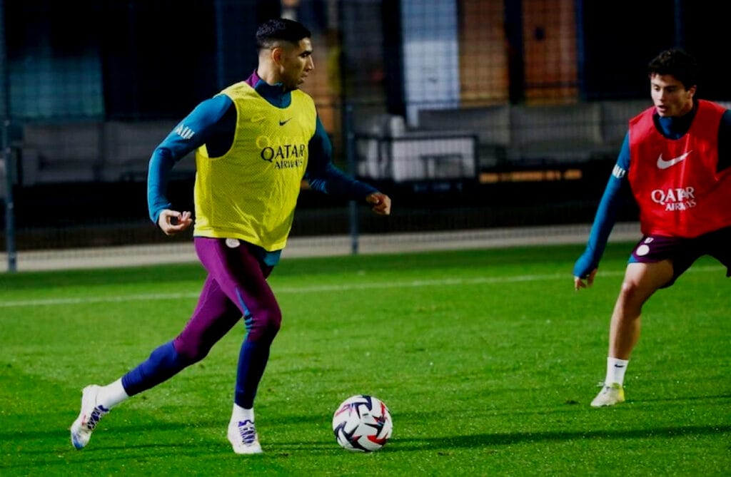 “أشرف حكيمي يتألق في التشكيلة المثالية لأفضل لاعبي أكتوبر في الدوريات الأوروبية” Img 0981