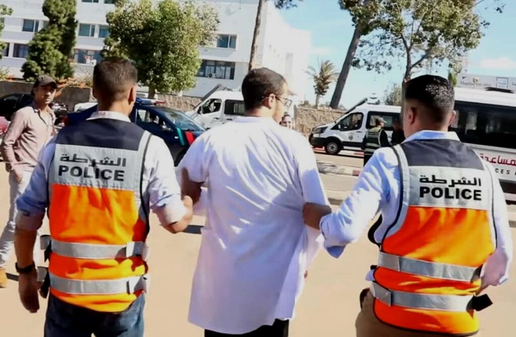 المحكمة الابتدائية بالرباط تؤجل الحسم في قضية طلبة الطب إلى 22 يناير Img 2858