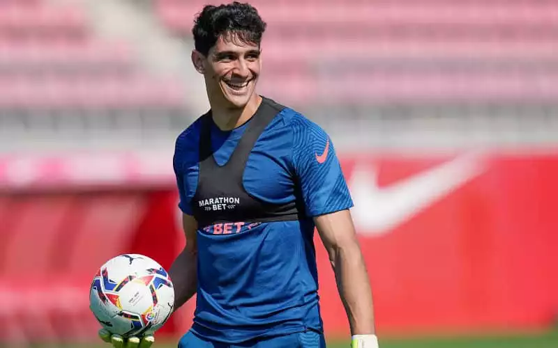 ياسين بونو يتألق ويتوج بجائزة أفضل تصدٍّ في الدوري السعودي للمحترفين. Yassine bounou real madrid