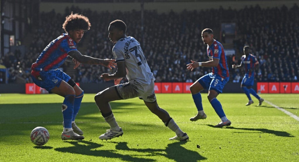 كريستال بالاس يتأهل إلى ربع نهائي كأس الاتحاد الإنجليزي بعد الفوز على ميلوول 3-1 Img 3367