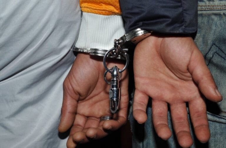 توقيف شخصين بشبهة نشر محتويات تحرض على الهجرة غير المشروعة Img 4581
