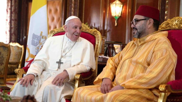 الملك محمد السادس يهنئ البابا فرانسيس بمناسبة ذكرى اعتلائه الكرسي البابوي Sm le roi pape