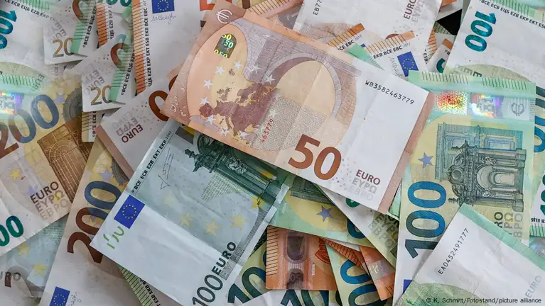 تراجع استخدام النقود في ألمانيا رغم تمسك المواطنين بها 67664440 604