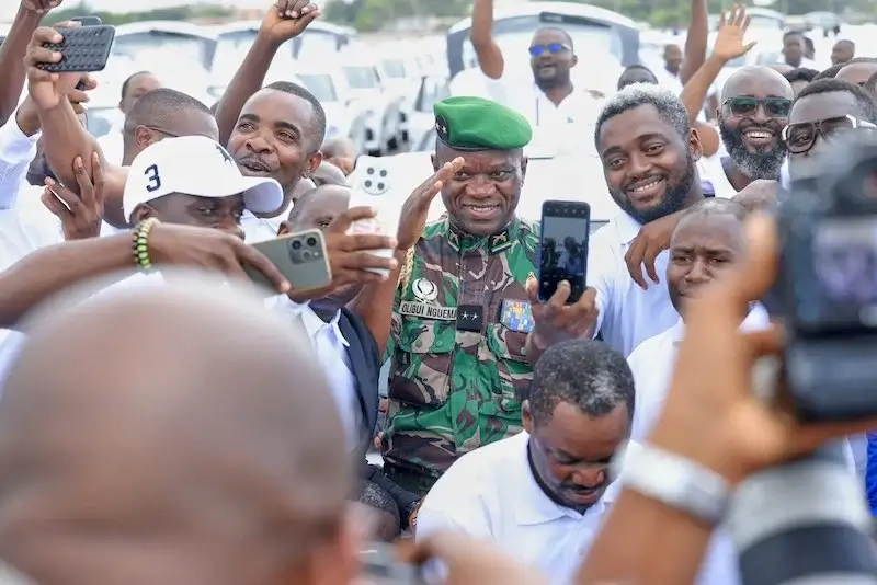 الغابون تفتتح أول انتخابات رئاسية بعد الانقلاب وسط توقعات بفوز نغيما Img 6234