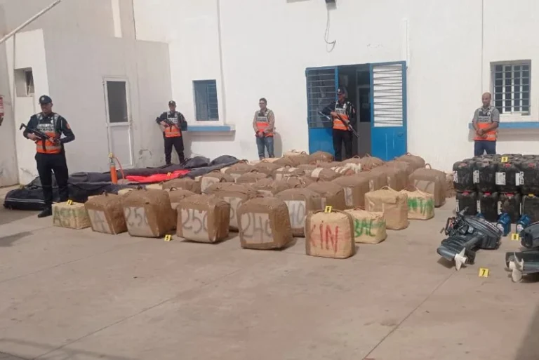 الأمن يحبط بسيدي إيفني محاولة تهريب دولي للمخدرات ويوقف 7 أشخاص Drogue sidi ifni