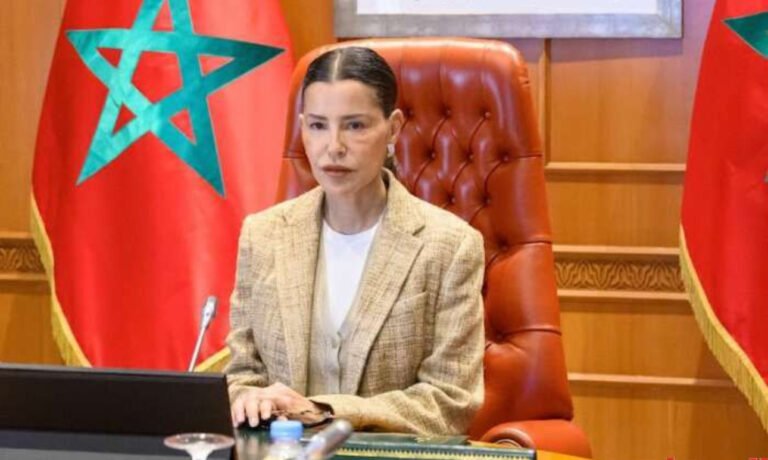الأميرة لالة مريم تعطي تعليماتها للتكفل بالضحية إيمان Img 2215