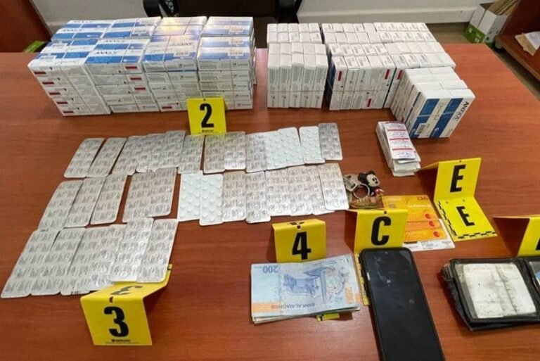 شرطة تيفلت تحبط عملية لترويج الأقراص المخدرة وتحجز 9300 وحدة Img 0104