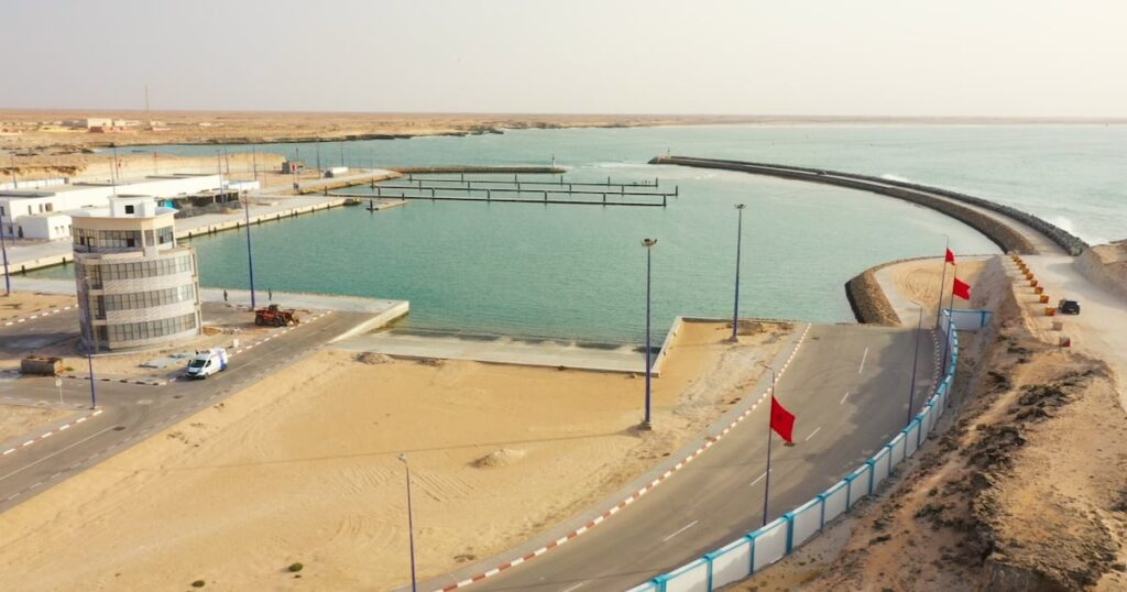 تشغيل ميناء المهيريز خلال الأيام المقبلة تزامناً مع الذكرى الـ50 للمسيرة الخضراء Img 3635