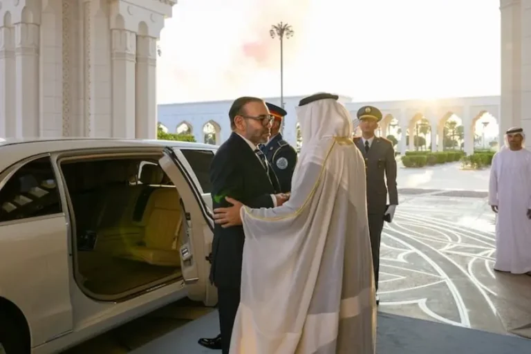 الملك محمد السادس يصل أبوظبي في زيارة خاصة Img 3951